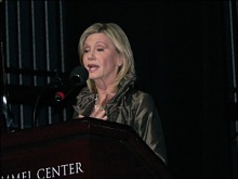Olivia Newton-John in Philadelphia 2007, click to enlarge