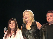 Olivia Newton-John in Philadelphia 2007, click to enlarge