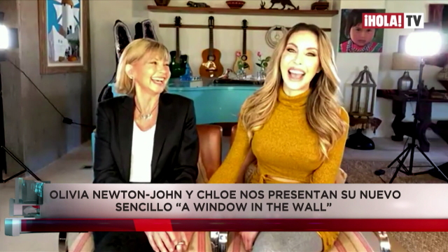 Olivia Newton-John and Chloe with Hola TV