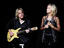 Olivia Newton-John in Verona Oct 2007, click to enlarge