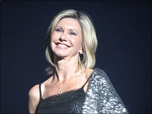 Olivia Newton-John in Winnipeg, Canada Oct 2007, click to enlarge