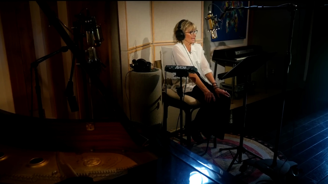 Jolene Olivia Newton-John and Dolly Parton video screenshot