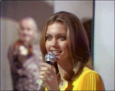 Olivia Newton-John, Stephane Grapelli Show 1973 performing Honey Pie