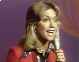 Olivia Newton-John Mike Douglas 1974