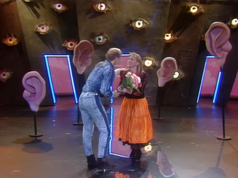 Olivia Newton-John on Wetten Dass performing The Rumour 1988