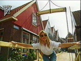 Olivia Newton-John in Te land, ter zee en in de lucht, Dutch TV performing I Need Love