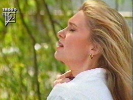 Olivia Newton-John in Te land, ter zee en in de lucht, Dutch TV performing I Need Love