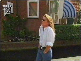 Olivia Newton-John in Te land, ter zee en in de lucht, Dutch TV performing I Need Love
